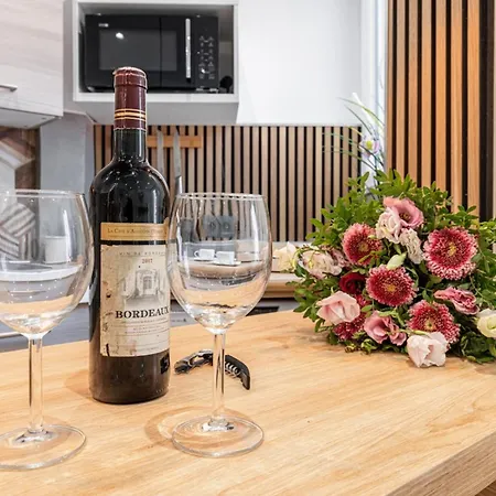 Smolett - Superb Downtown W Ac